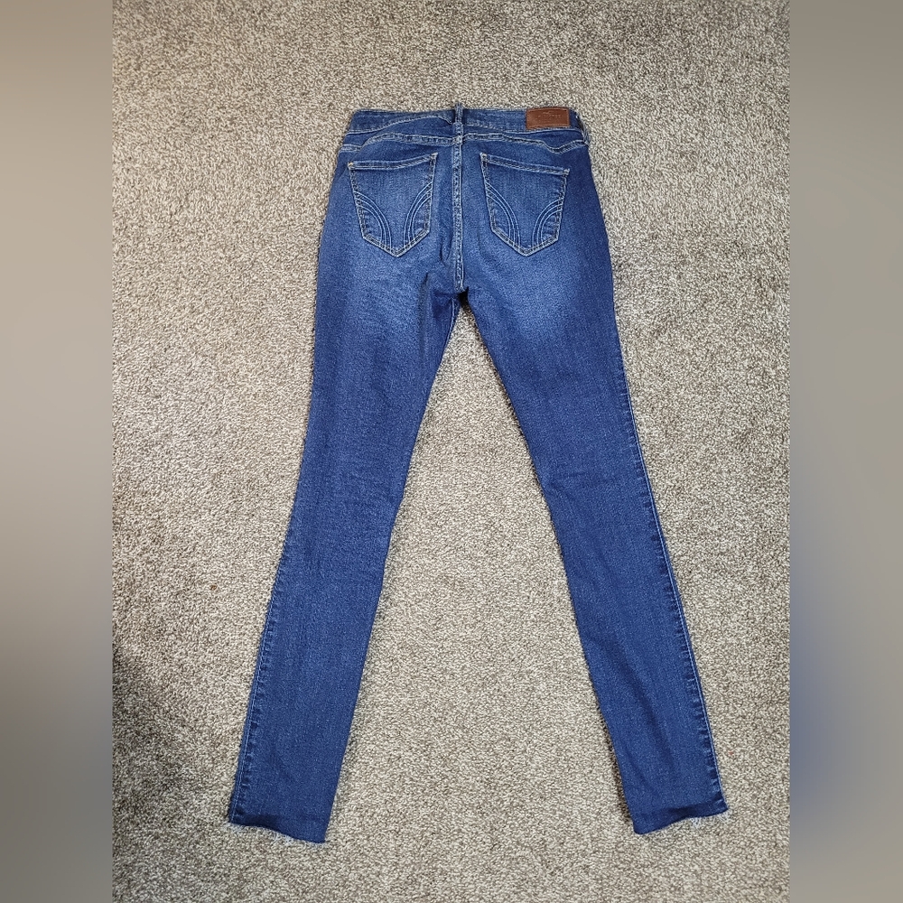 Classic Blue Women's Jeans Hollister Inseam 27inches  9 Inch Rise